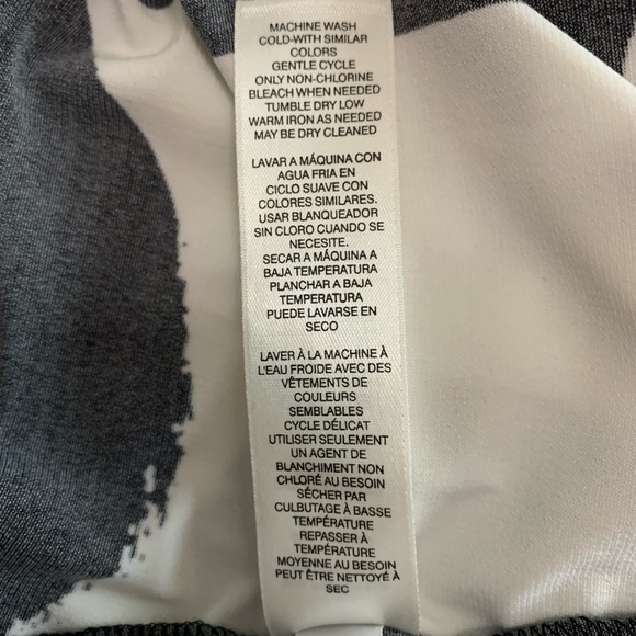 🎬Chico’s Blk/Wht Top - Picture 6 of 6